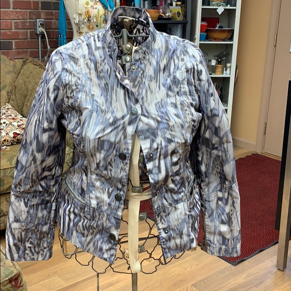 Newer worn chico,s polyester new no tag size 1